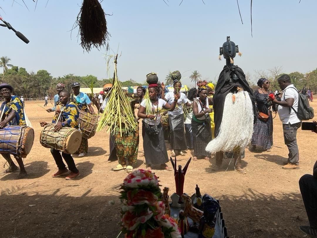 Célébration folklorique de bienvenue